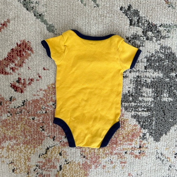 5/$15 Carters Born Awesome Like Mommy Onesie NB Baby Boy
Newborn
Euc - Picture 3 of 7